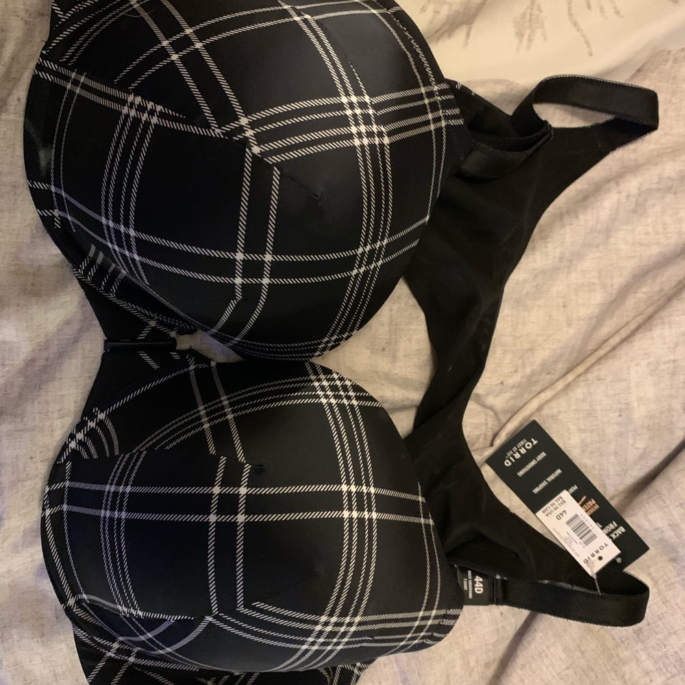 Torrid bra 44D clasp in front